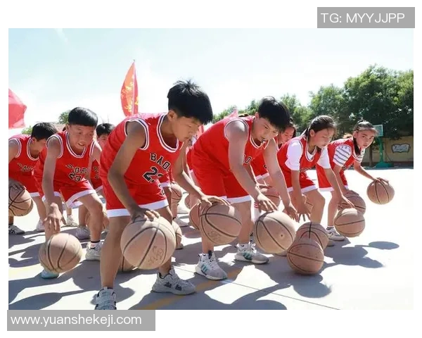 篮球明星亲自示范篮球操助力年轻球员提升技巧与体能